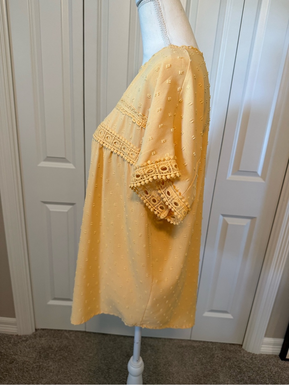 Women's Yellow Crochet Yoke Short Sleeve Blouse Size Large GUC - Picture 7 of 16